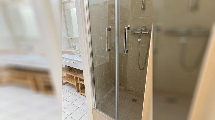 Ma-Cabane - Location Appartement SURESNES, 100 m²