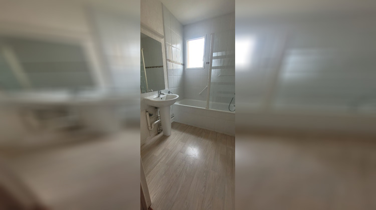 Ma-Cabane - Location Appartement TINTENIAC, 68 m²