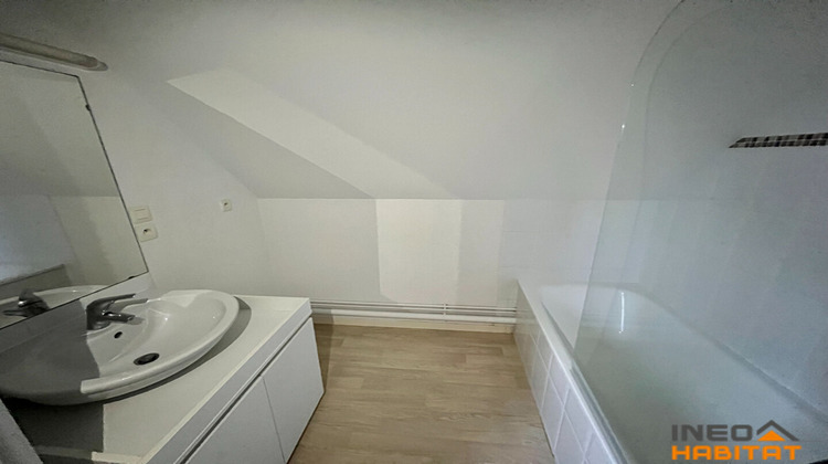 Ma-Cabane - Location Appartement TINTENIAC, 45 m²