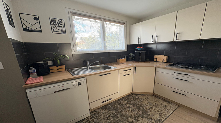 Ma-Cabane - Location Appartement TONNAY-CHARENTE, 69 m²