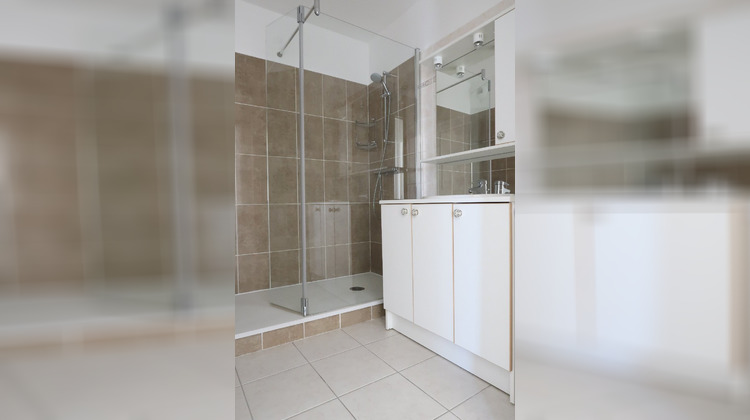 Ma-Cabane - Location Appartement UNIEUX, 75 m²