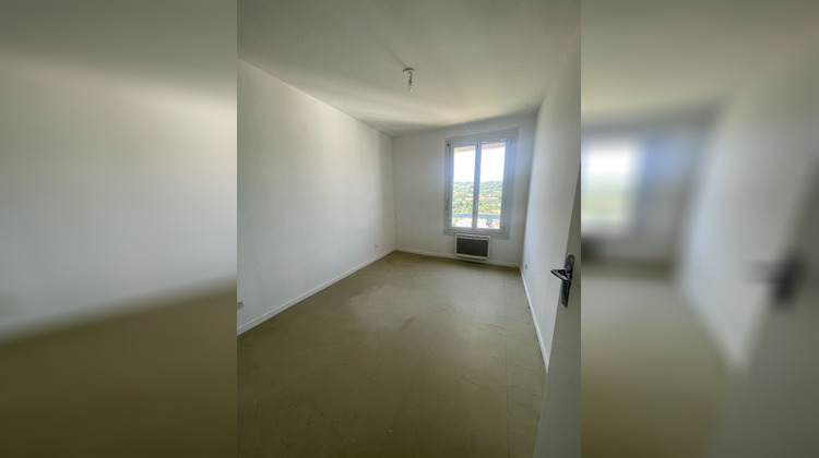 Ma-Cabane - Location Appartement UNIEUX, 73 m²