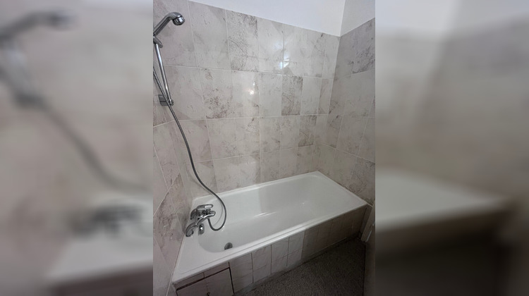 Ma-Cabane - Location Appartement VALLAURIS, 65 m²