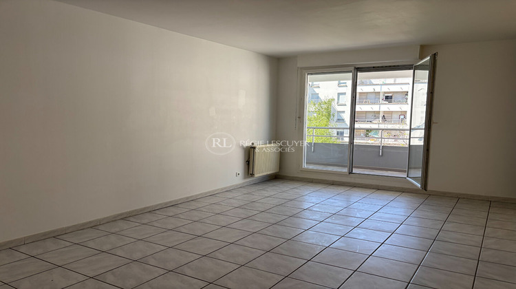 Ma-Cabane - Location Appartement VAULX-EN-VELIN, 0 m²