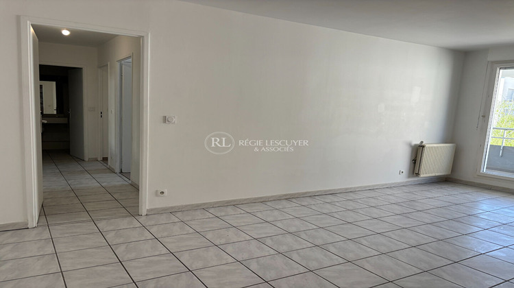 Ma-Cabane - Location Appartement VAULX-EN-VELIN, 0 m²