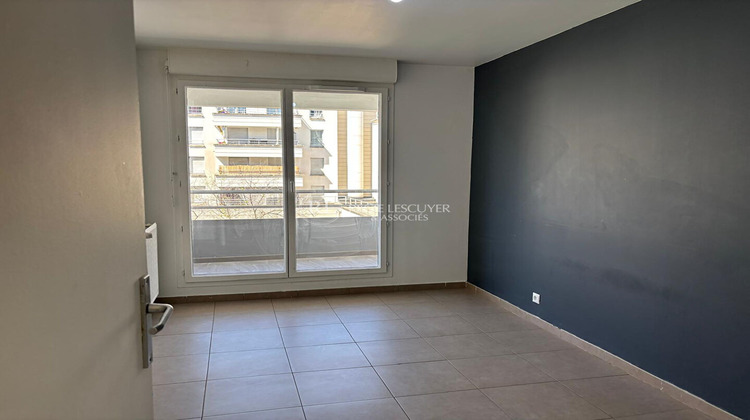 Ma-Cabane - Location Appartement VAULX-EN-VELIN, 0 m²