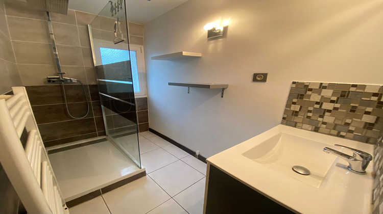Ma-Cabane - Location Appartement VELAUX, 70 m²