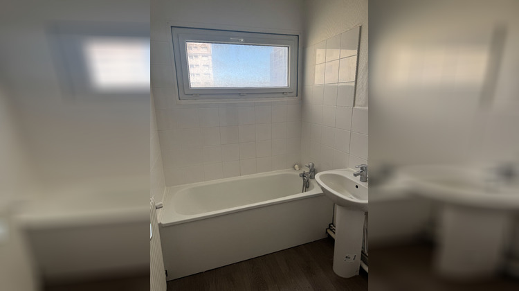 Ma-Cabane - Location Appartement VENISSIEUX, 76 m²