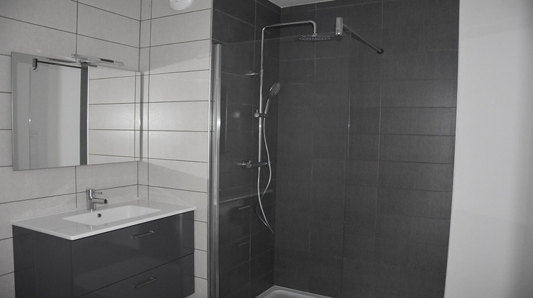 Ma-Cabane - Location Appartement VEZIN-LE-COQUET, 61 m²