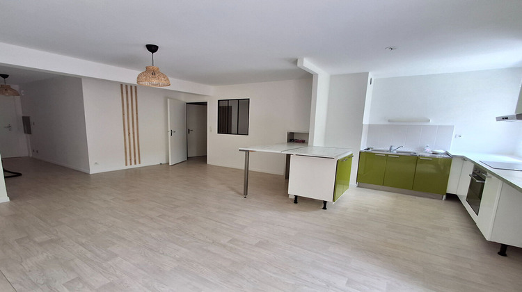 Ma-Cabane - Location Appartement VEZIN-LE-COQUET, 76 m²