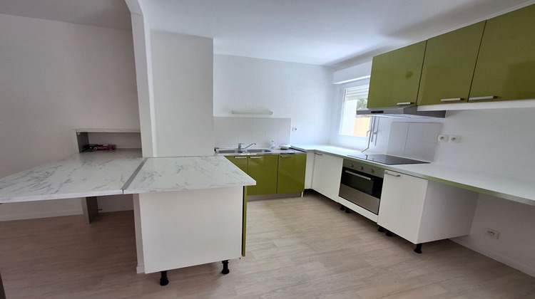 Ma-Cabane - Location Appartement VEZIN-LE-COQUET, 76 m²