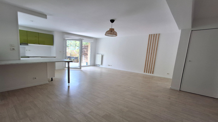 Ma-Cabane - Location Appartement VEZIN-LE-COQUET, 76 m²