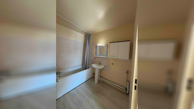Ma-Cabane - Location Appartement VILLEJUST, 54 m²