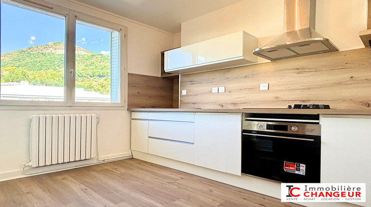 Ma-Cabane - Location Appartement VOIRON, 66 m²