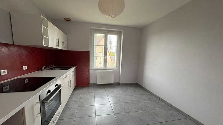 Ma-Cabane - Location Appartement YZEURES-SUR-CREUSE, 87 m²