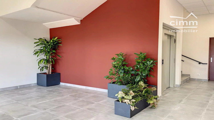 Ma-Cabane - Location Boutique Mazan, 68 m²