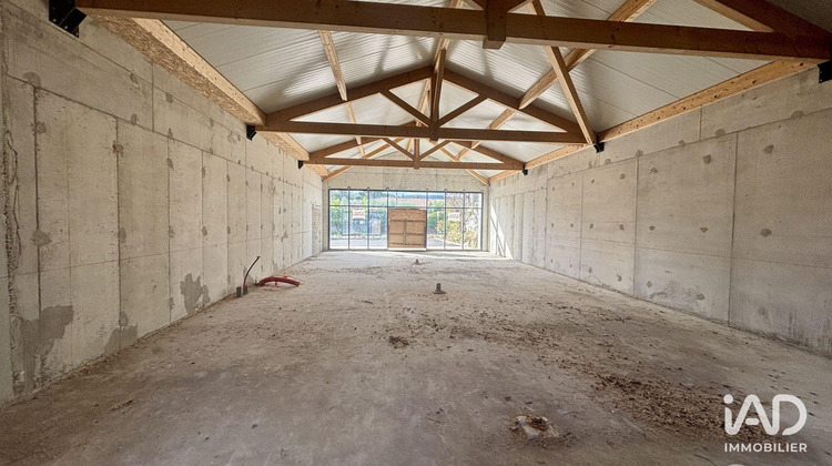 Ma-Cabane - Location Boutique Saint-Étienne-de-Fontbellon, 142 m²