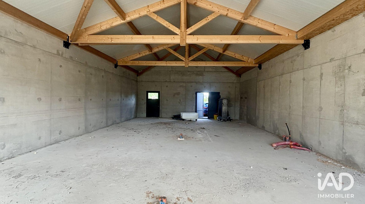 Ma-Cabane - Location Boutique Saint-Étienne-de-Fontbellon, 142 m²