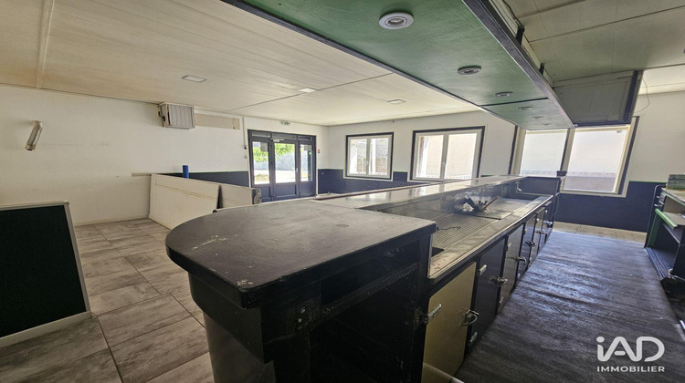 Ma-Cabane - Location Boutique Saint-Julien-de-Peyrolas, 70 m²