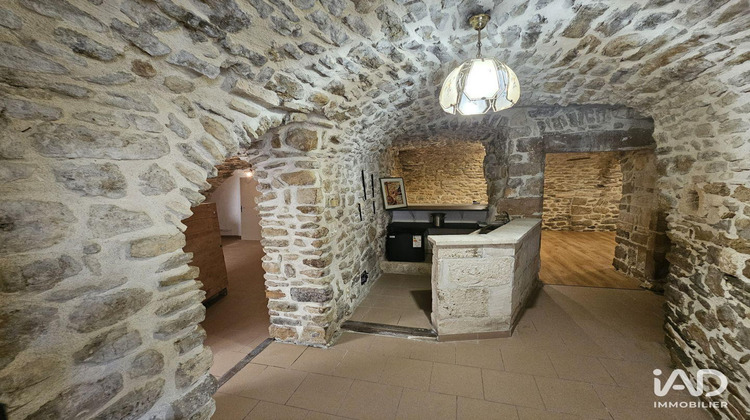 Ma-Cabane - Location Boutique Saint-Julien-de-Peyrolas, 95 m²