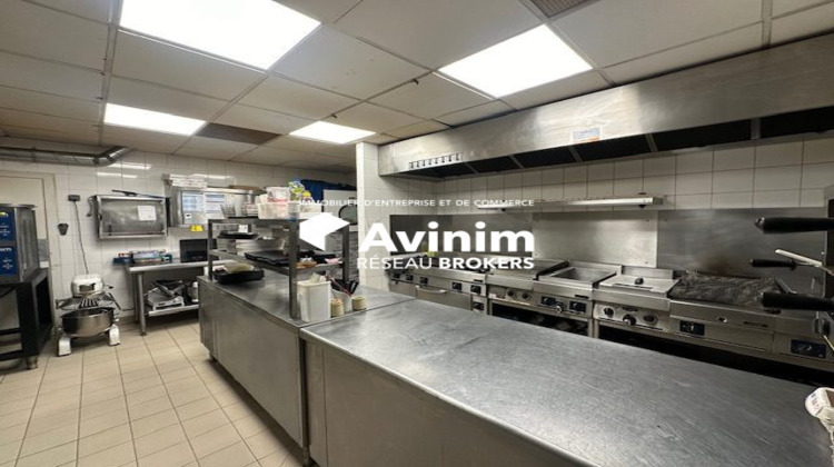 Ma-Cabane - Location Boutique Vauréal, 306 m²