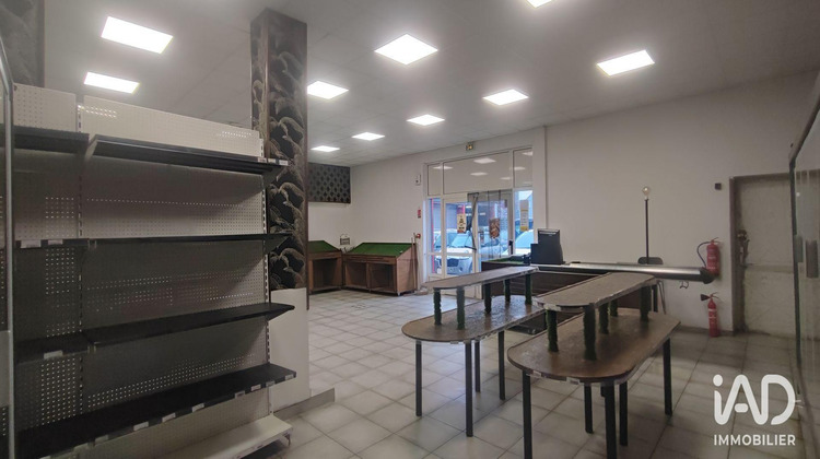 Ma-Cabane - Location Boutique Vaux-le-Pénil, 215 m²