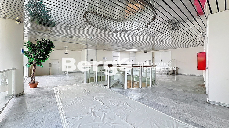 Ma-Cabane - Location Divers Antibes, 685 m²