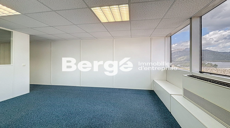 Ma-Cabane - Location Divers Carros, 277 m²