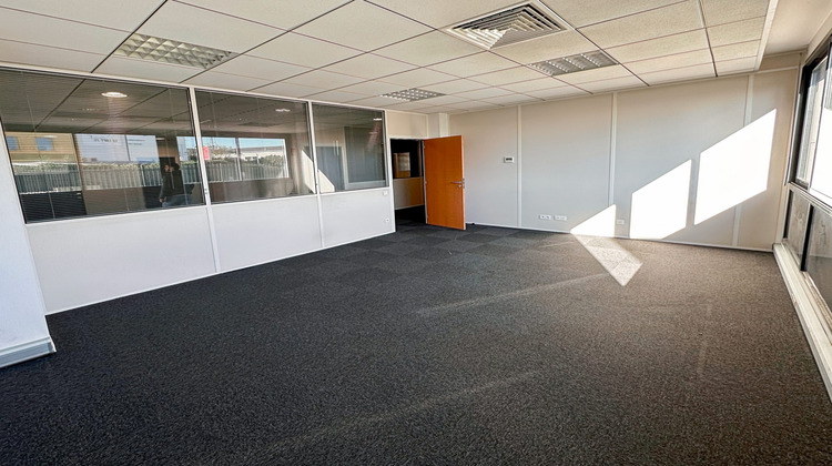 Ma-Cabane - Location Divers Chassieu, 340 m²