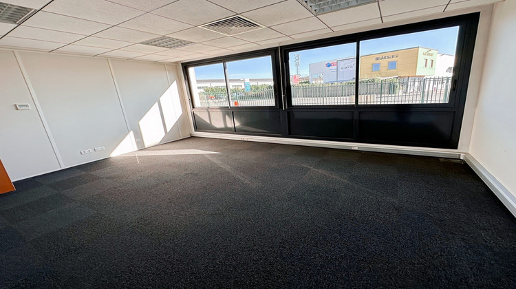 Ma-Cabane - Location Divers Chassieu, 340 m²