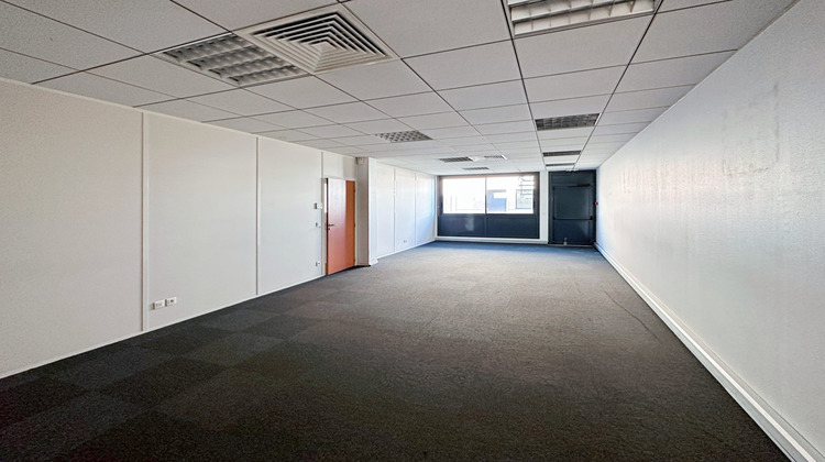 Ma-Cabane - Location Divers Chassieu, 340 m²