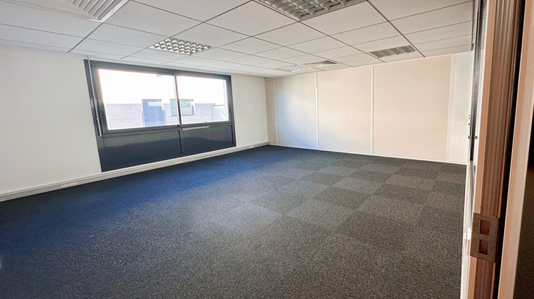 Ma-Cabane - Location Divers Chassieu, 340 m²