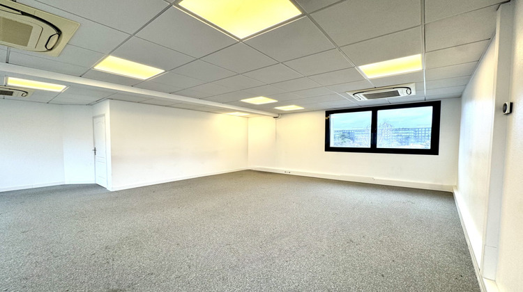 Ma-Cabane - Location Divers Clichy, 146 m²