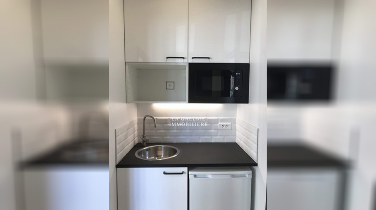 Ma-Cabane - Location Divers Courbevoie, 61 m²