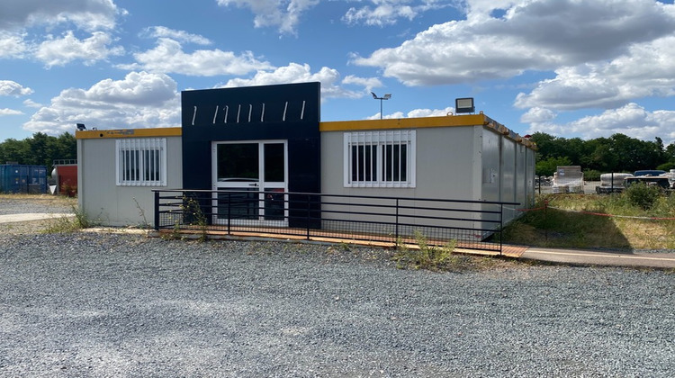 Ma-Cabane - Location Divers DOMPIERRE SUR BESBRE, 230 m²