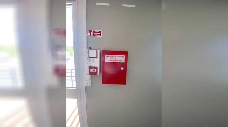 Ma-Cabane - Location Divers DOMPIERRE SUR BESBRE, 230 m²