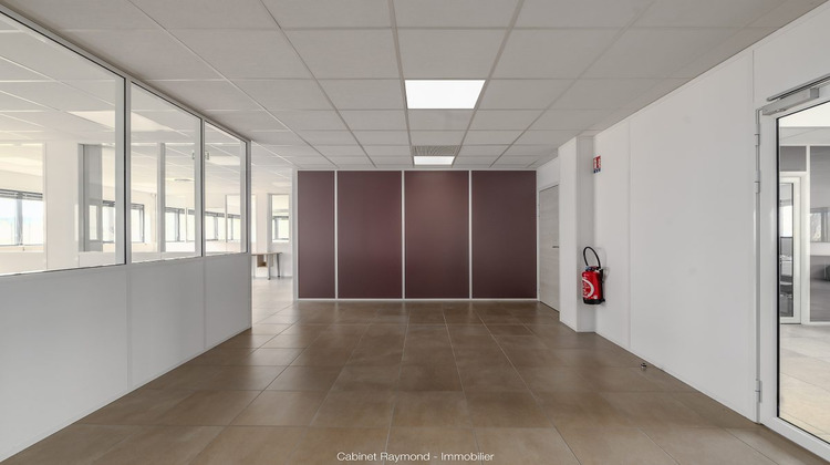 Ma-Cabane - Location Divers Le Pont-de-Claix, 150 m²