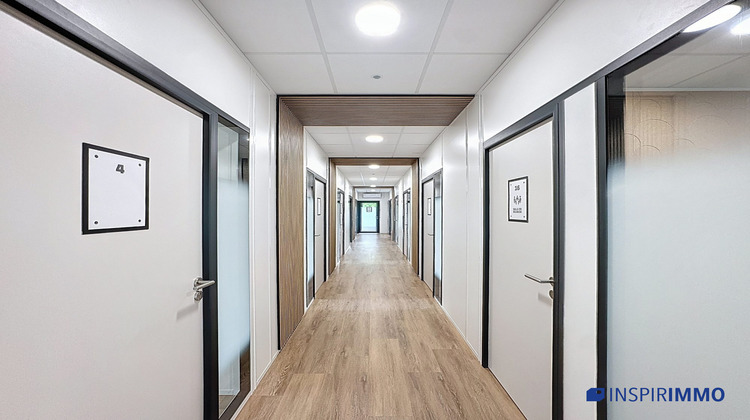 Ma-Cabane - Location Divers Montigny-le-Bretonneux, 280 m²