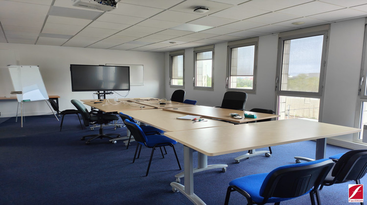 Ma-Cabane - Location Divers Montigny-le-Bretonneux, 433 m²
