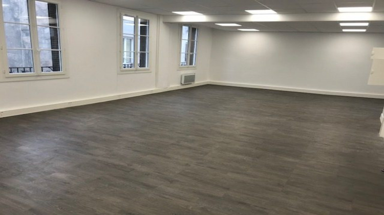 Ma-Cabane - Location Divers Paris, 90 m²