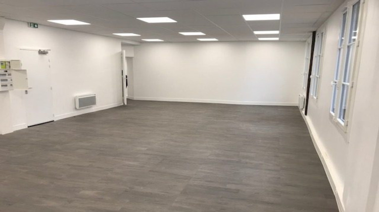 Ma-Cabane - Location Divers Paris, 90 m²