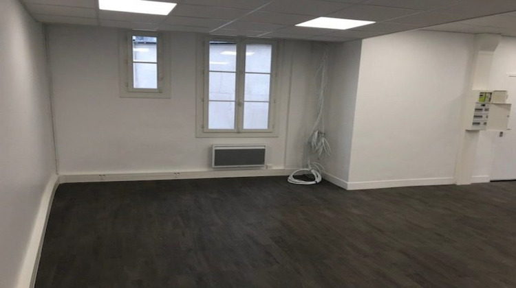 Ma-Cabane - Location Divers Paris, 90 m²