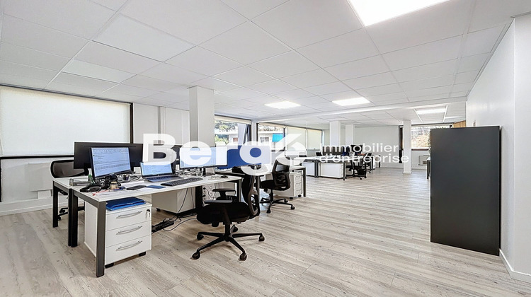 Ma-Cabane - Location Divers Saint-Laurent-du-Var, 300 m²