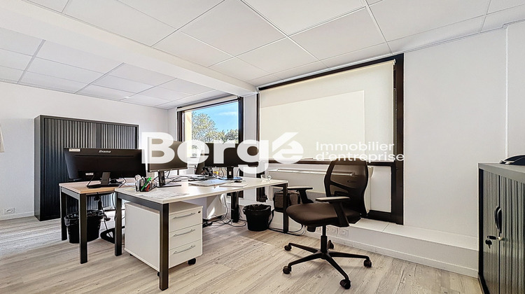 Ma-Cabane - Location Divers Saint-Laurent-du-Var, 300 m²