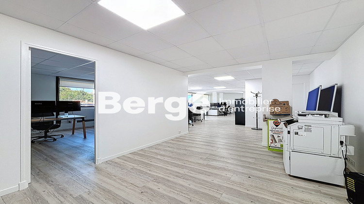 Ma-Cabane - Location Divers Saint-Laurent-du-Var, 300 m²