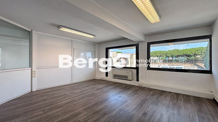 Ma-Cabane - Location Divers Saint-Laurent-du-Var, 120 m²