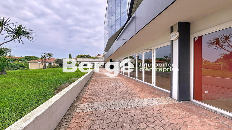 Ma-Cabane - Location Divers Saint-Laurent-du-Var, 400 m²