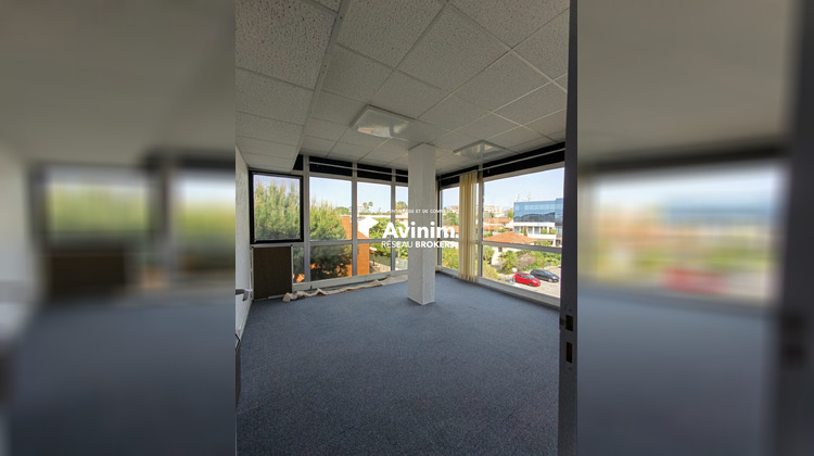 Ma-Cabane - Location Divers Saint-Laurent-du-Var, 147 m²