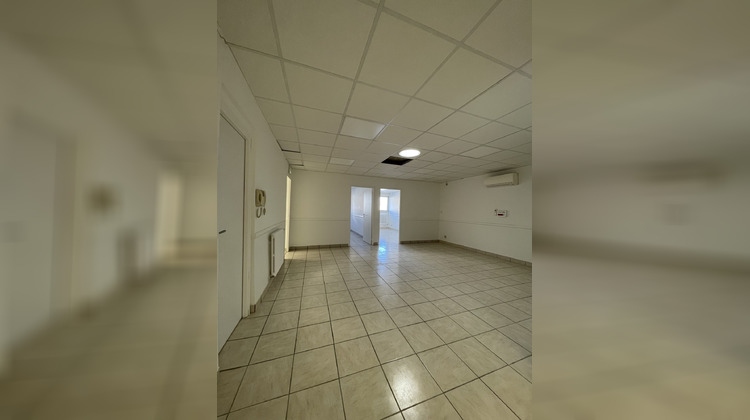 Ma-Cabane - Location Divers Saintes, 250 m²