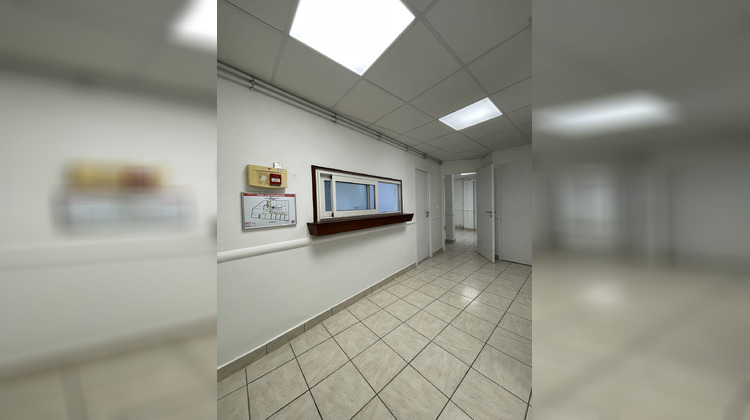 Ma-Cabane - Location Divers Saintes, 250 m²